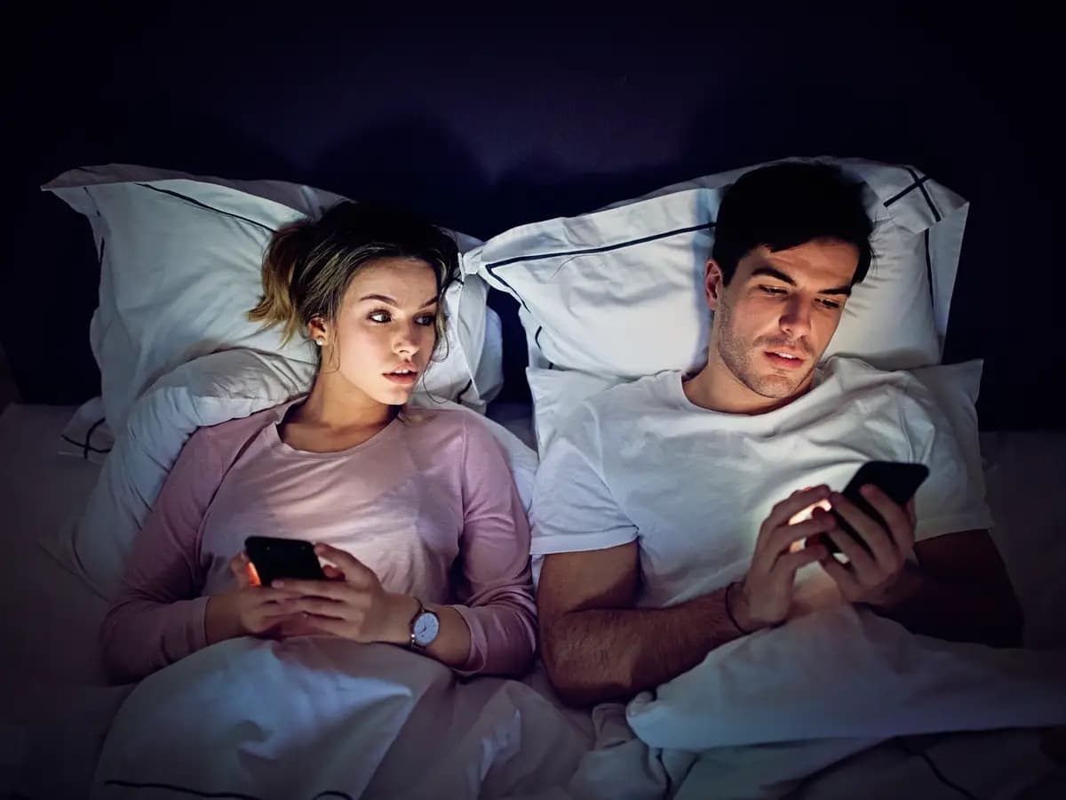 Identifying the Warning Signs of a Physical Affair and How to Address Them